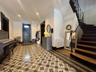 Maison - 250 m² - 8 pièces