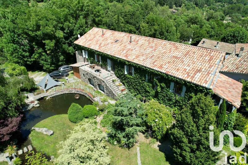 Maison - 202 m² - 6 pièces