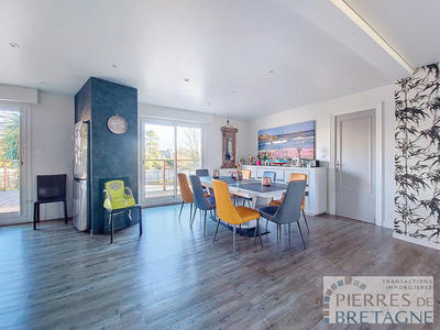 Maison - 210 m² - 8 pièces