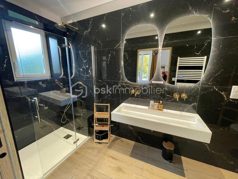 Demeure - 371 m² - 8 pièces