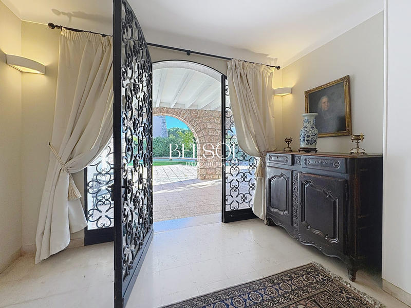 Villa - 220 m² - 5 pièces