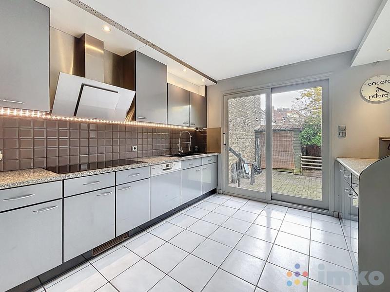 Maison - 233 m² - 7 pièces