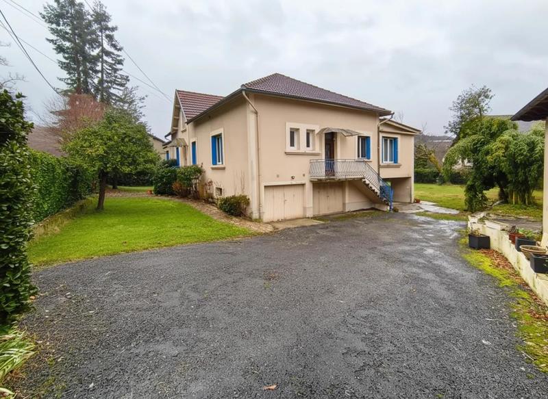 Maison - 237 m² - 10 pièces