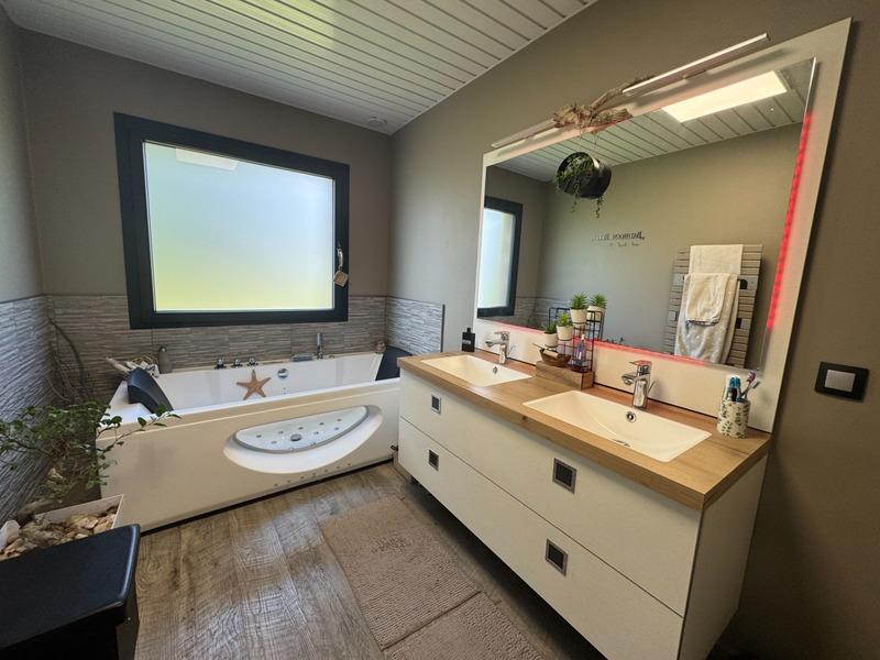 Maison - 282 m² - 7 pièces