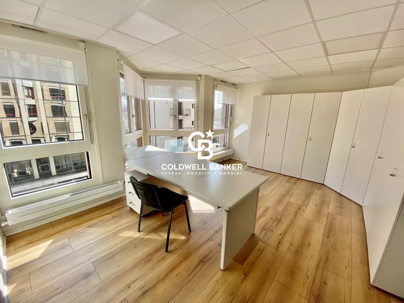 Bureau - 91 m² - 1 pièce