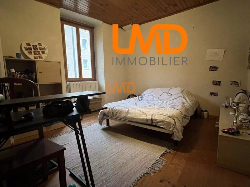 Maison - 180 m² - 9 pièces