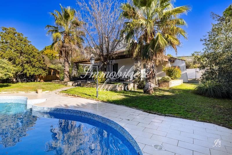 Maison - 215 m² - 5 pièces