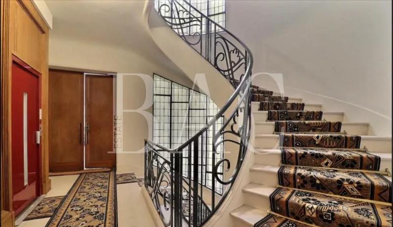 Appartement - 320 m² - 8 pièces