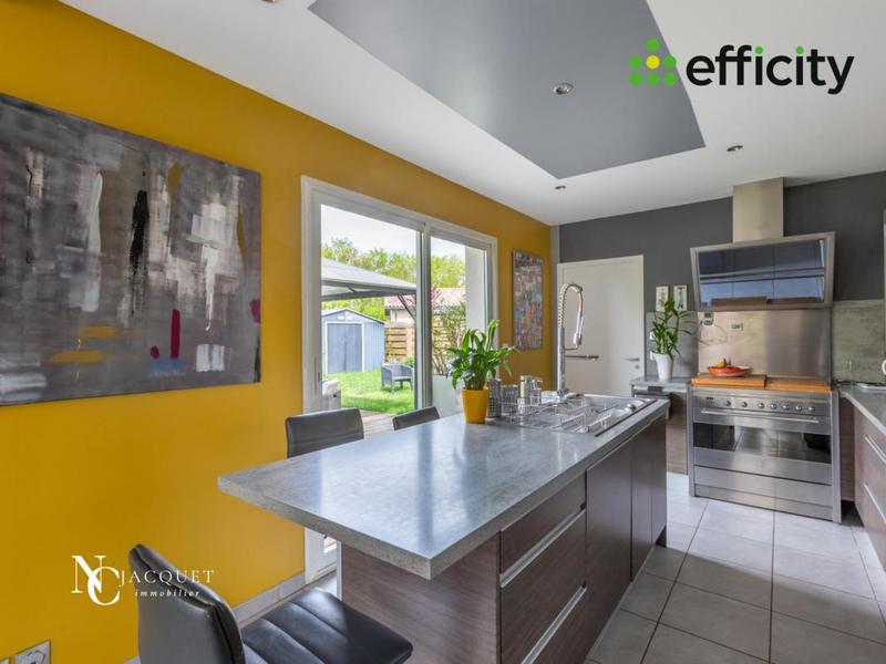 Maison - 161 m² - 7 pièces