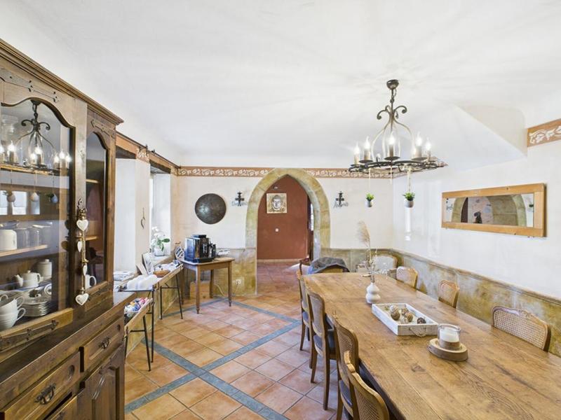 Maison - 640 m² - 26 pièces