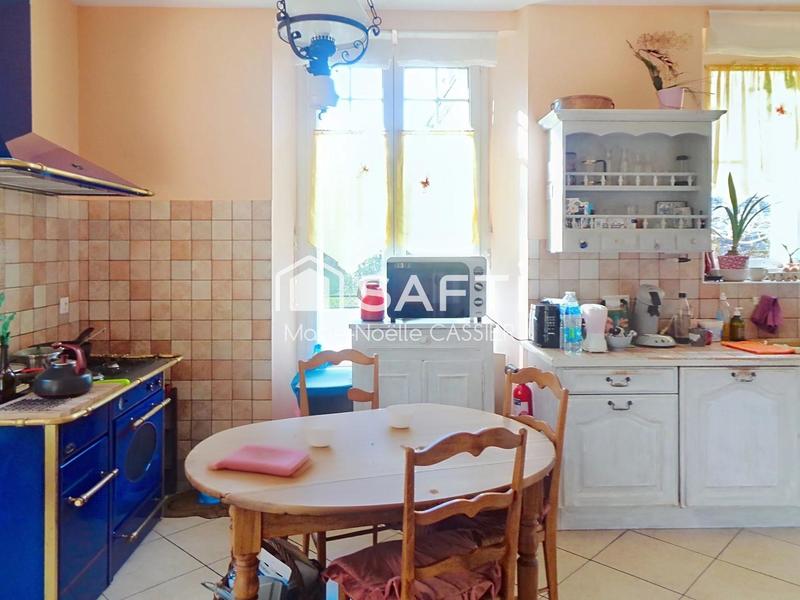 Maison - 242 m² - 14 pièces