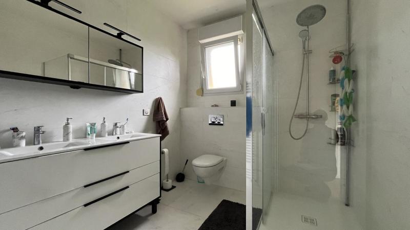 Maison - 330 m² - 10 pièces