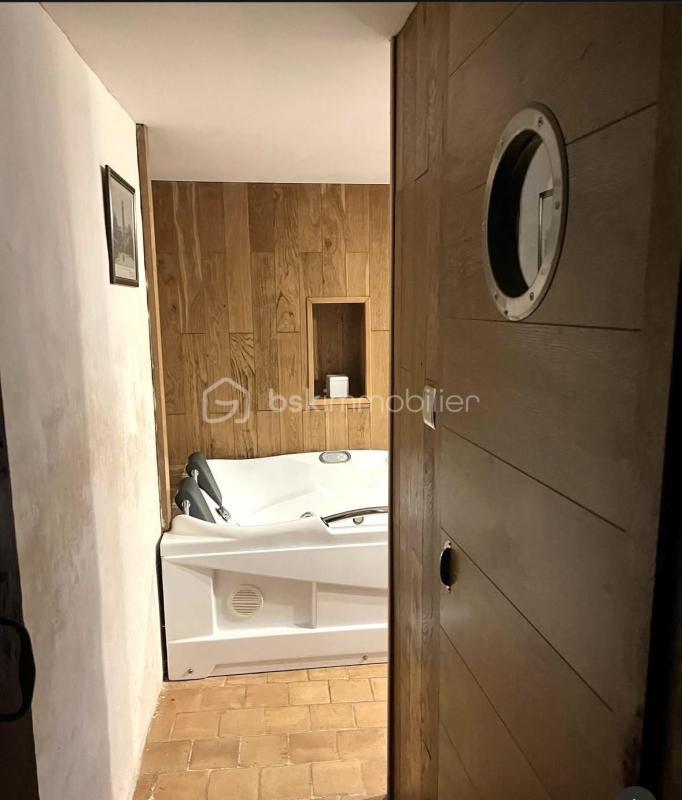 Maison - 240 m² - 9 pièces