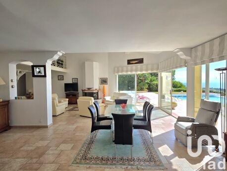 Maison - 352 m² - 7 pièces