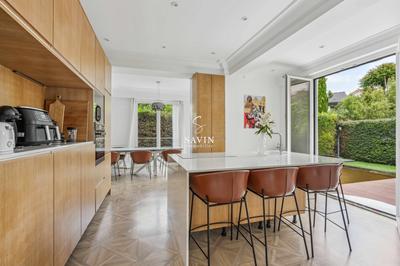 Maison - 247 m² - 8 pièces