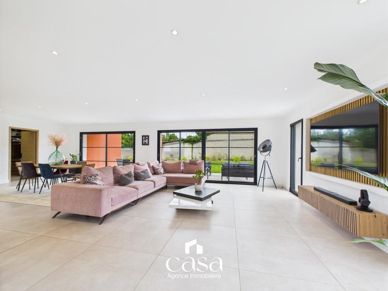 Maison - 203 m² - 7 pièces