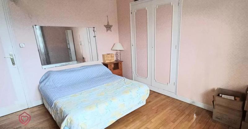 Maison - 263 m² - 9 pièces