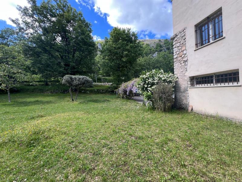 Maison - 222 m² - 5 pièces