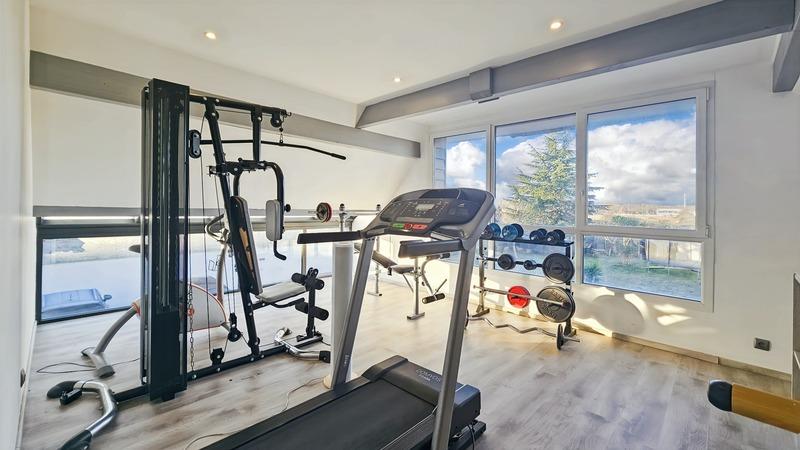 Maison - 205 m² - 8 pièces