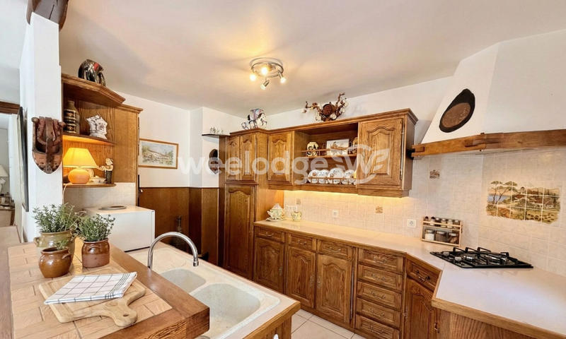 Maison traditionnelle - 225 m² - 9 pièces