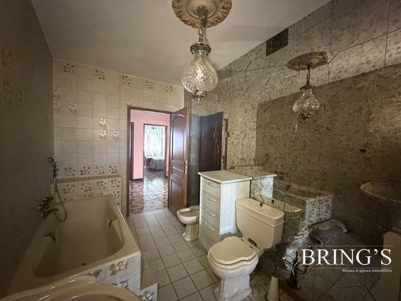 Maison traditionnelle - 202 m² - 7 pièces