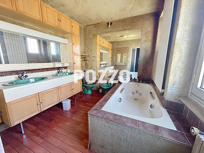 Maison - 440 m² - 19 pièces