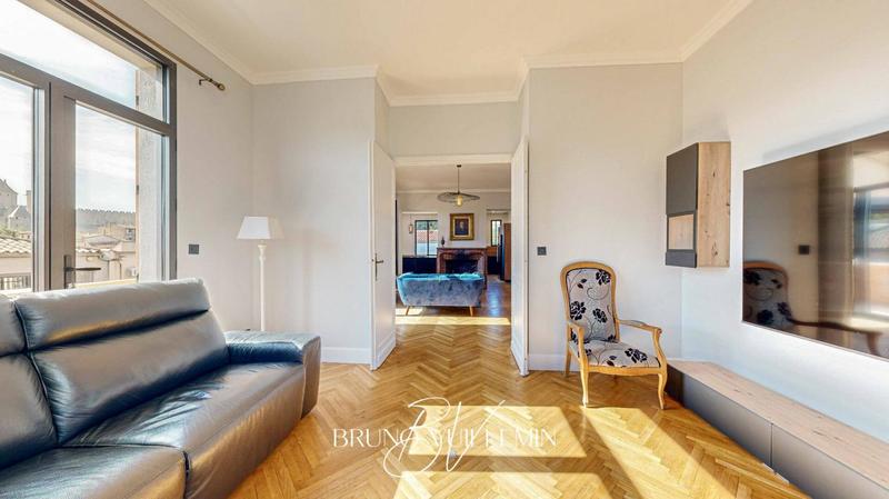 Maison - 413 m² - 12 pièces