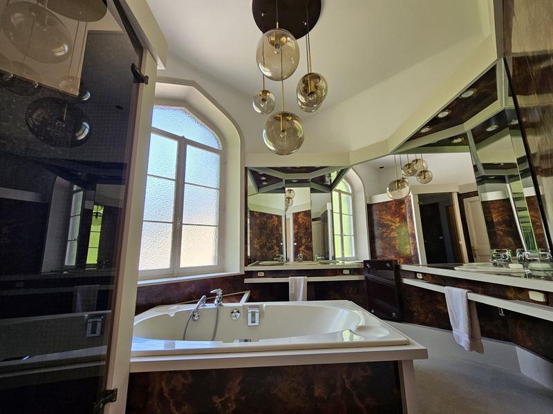 Maison - 297 m² - 8 pièces