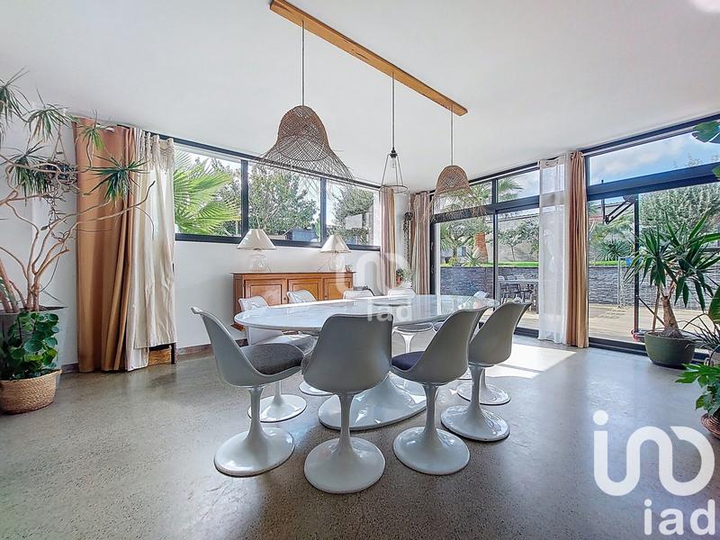 Maison - 252 m² - 9 pièces