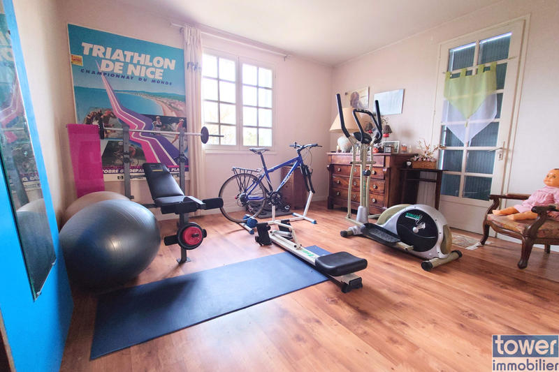 Maison - 220 m² - 10 pièces