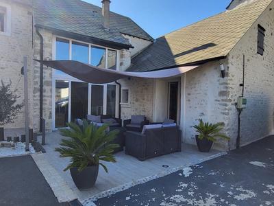 Maison - 218 m² - 6 pièces