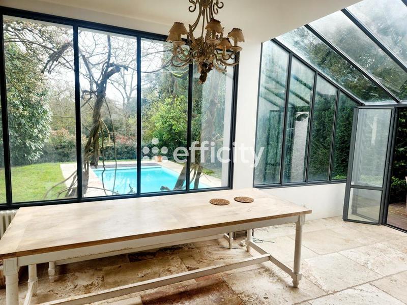 Maison - 215 m² - 10 pièces