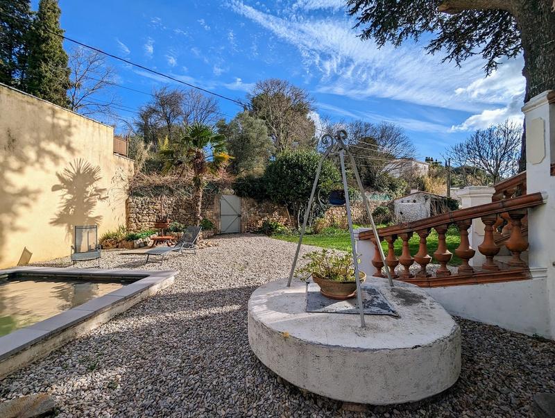 Maison - 250 m² - 8 pièces