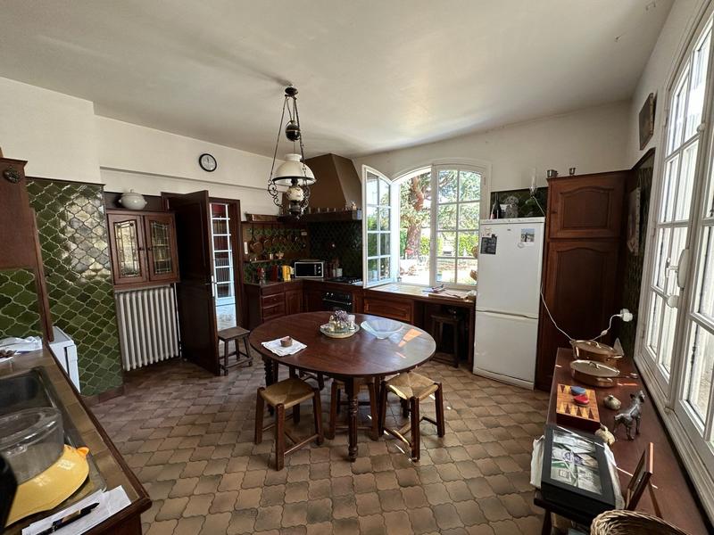 Maison - 250 m² - 6 pièces