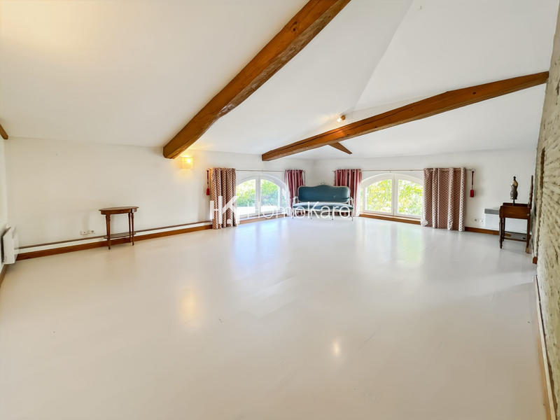 Maison - 327 m² - 7 pièces