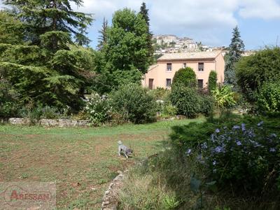 Maison - 251 m² - 5 pièces