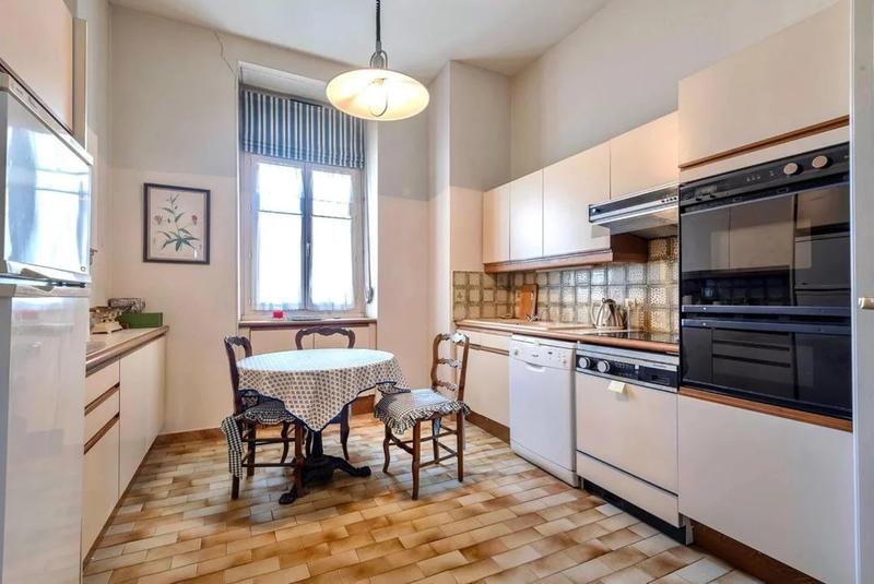 Appartement - 242 m² - 5 pièces