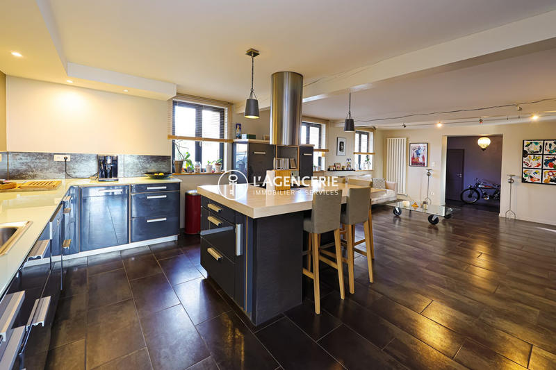 Maison - 280 m² - 8 pièces