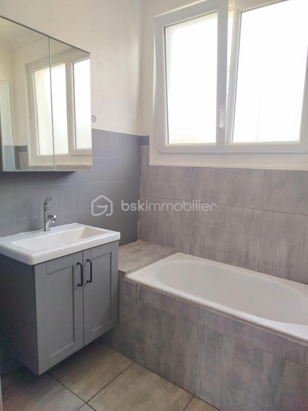 Pavillon - 180 m² - 9 pièces