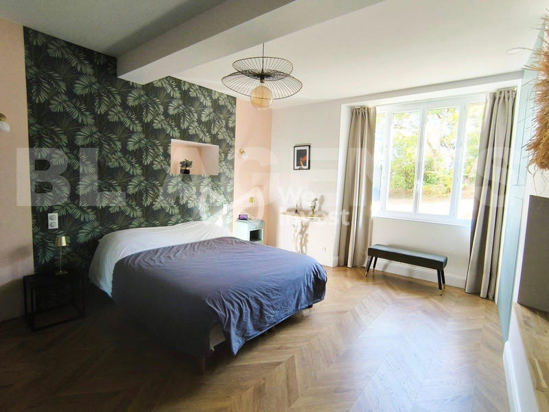 Maison - 282 m² - 13 pièces