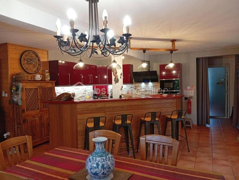 Villa - 246 m² - 9 pièces