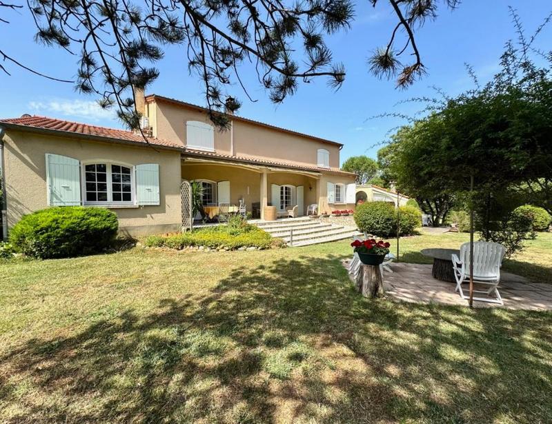 Demeure - 163 m² - 6 pièces