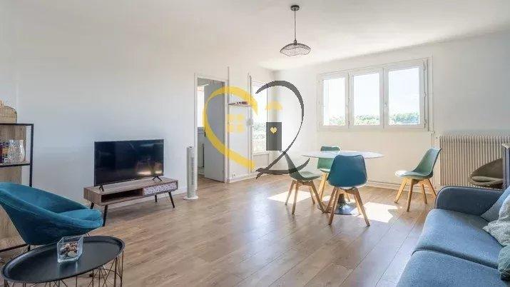 Appartement - 99 m² - 5 pièces