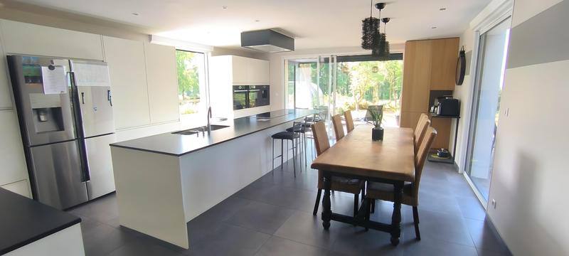 Maison contemporaine - 209 m² - 7 pièces