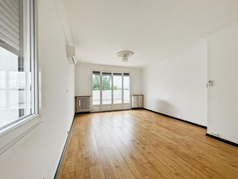 Maison - 241 m² - 10 pièces