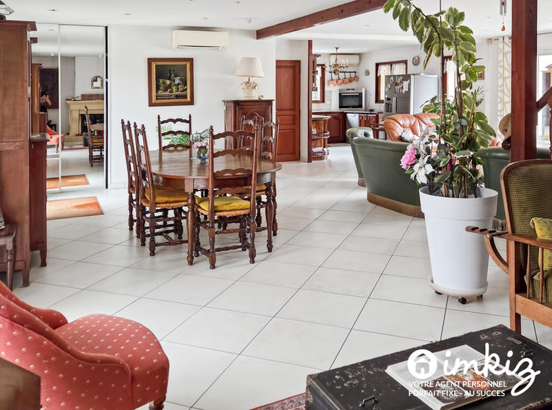 Maison - 206 m² - 7 pièces