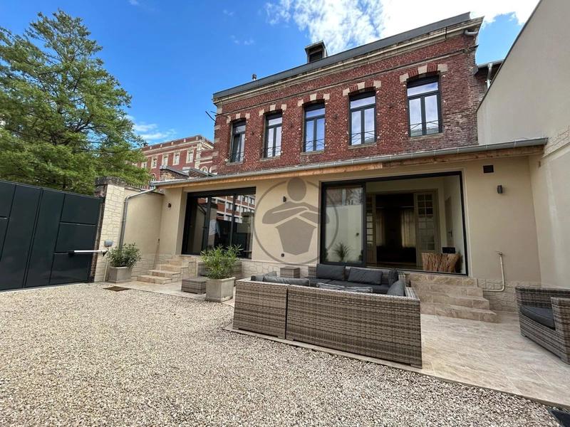 Maison - 185 m² - 7 pièces