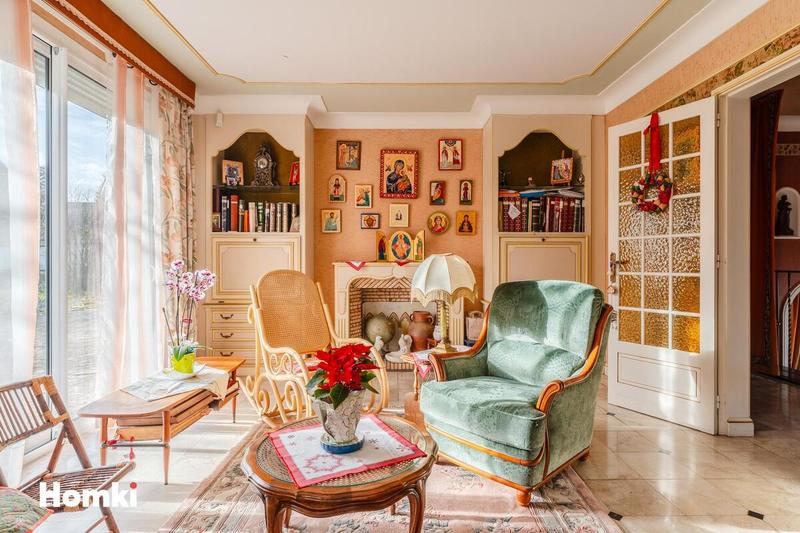 Maison - 218 m² - 7 pièces