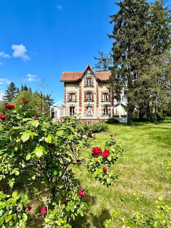 Maison - 195 m² - 9 pièces