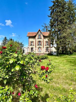 Maison - 195 m² - 9 pièces